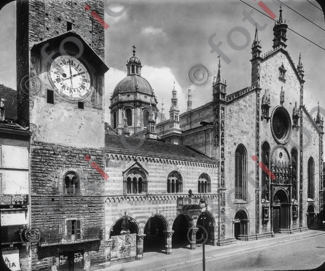 Das Rathaus von Como | The town hall of Como - Foto foticon-simon-176-011-sw.jpg | foticon.de - Bilddatenbank für Motive aus Geschichte und Kultur